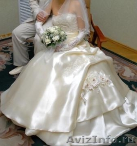 Продаю элегантное свадебное платье из атласа  - Изображение #1, Объявление #372967