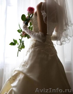 Продаю элегантное свадебное платье из атласа  - Изображение #3, Объявление #372967